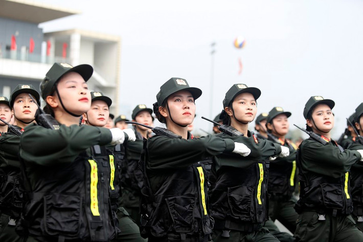 Nét đẹp rạng ngời nhưng vô cùng mạnh mẽ của những nữ cảnh sát.