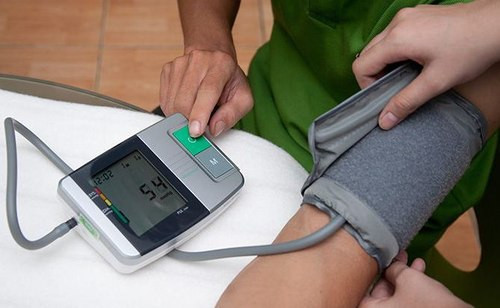 Chỉ số LDL và HDL. Là hai chỉ số choleterol xấu LDL và cholesterol tốt HDL. Hãy giữ chỉ số cholesterol của mình dưới 5.2 mmol/l (dưới 5 mmol/l nếu bạn bị bệnh tim hay béo phì), chỉ số LDL dưới 3.5 mmol/l (dưới 2 mmol/l nếu bạn có tiền sử bệnh tim). Chỉ số HDL ổn định nên ở khoảng 1.3 mmol/l hoặc hơn.