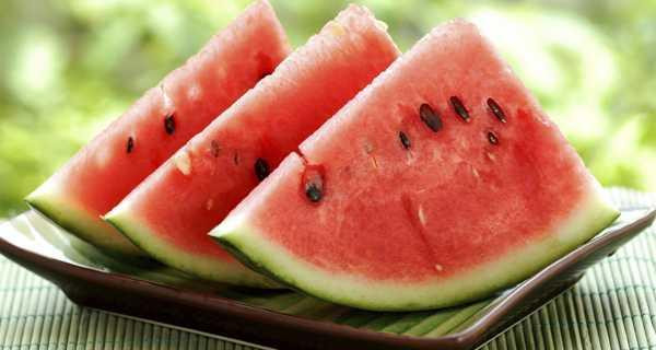 Vỏ dưa hấu. Phần trắng của vỏ dưa hấu chứa nhiều chất dinh dưỡng. Nó có thể giúp giảm cân hoặc dùng để tẩy da chết. Một lợi ích khác là vỏ dưa hấu trung hòa các gốc tự do trên da ngăn ngừa tổn thương da.