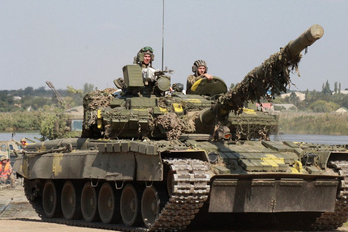 Sau sự cố trên eo biển Kerch cuối năm ngoái, thời gian gần đây Quân đội Ukraine liên tục tăng cường thêm trang bị vũ khí mới cho các quân binh chủng của nước này. Mới đây, truyền thông Ukraine đăng tải một số hình ảnh cho thấy khả năng cao nhà máy xe tăng ở Kharkov đang thực hiện việc sửa chữa hàng loạt các xe tăng T-80. Nguồn ảnh: Wikipedia