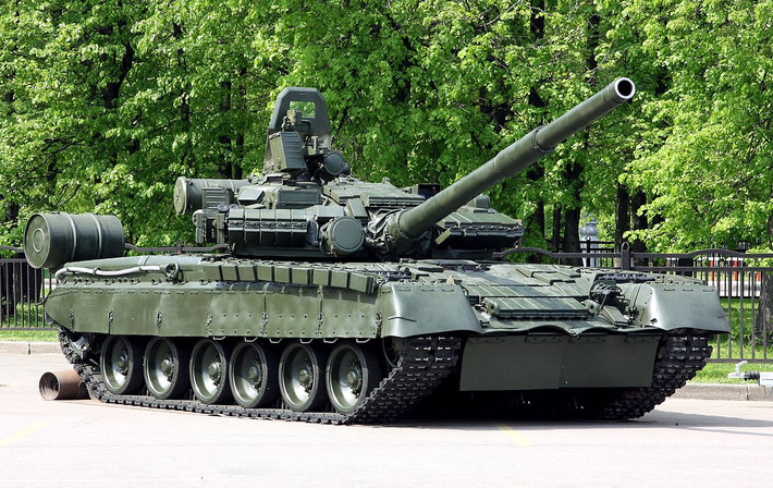 Hiện Ukraine sở hữu hai phiên bản T-80 chủ yếu gồm: Tu-80BV và T-80UD. Trong ảnh là mẫu T-80BV - phiên bản nâng cấp của dòng T-80B với giáp phản ứng nổ Kontakt-1. Nguồn ảnh: Wikipedia