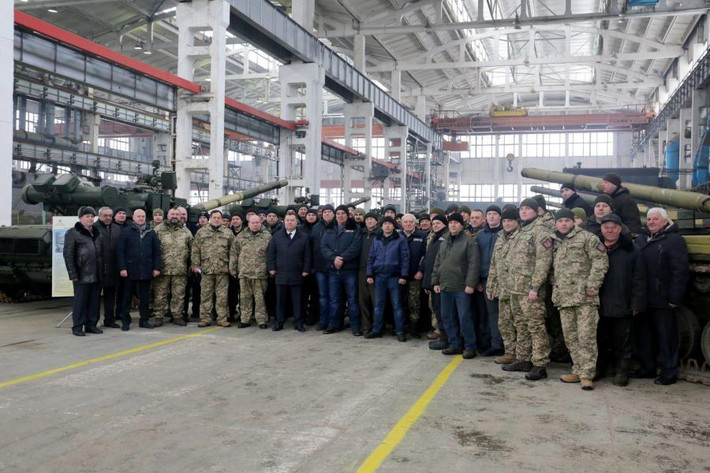 Hiện chưa rõ số lượng T-80 sắp trở lại biên chế Quân đội Ukraine là bao nhiêu, tuy nhiên Kiev xem ra với tình hình này sẽ cố gắng “càng nhiều càng tốt”. Nguồn ảnh: Bmpd