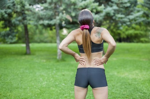 Đau lưng. Nhiều người bị đau lưng sau khi luyện tập thể dục, điều này có thể do cơ bụng và lưng yếu. Bạn có thể tăng sức dẻo dai của cơ bụng và lưng dần dần theo thời gian luyện tập. Đau lưng cũng có thể do các động tác quá mạnh, lặp đi lặp lại hoặc khi tập sai tư thế. Lựa chọn bài tập thể dục cũng rất quan trọng, nên chọn bài tập nhẹ nhàng rồi mới nâng cao dần.