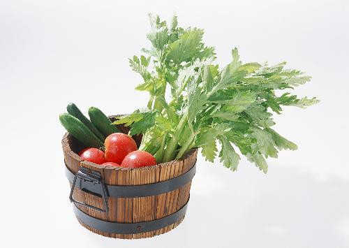 Cần tây có một chất gọi là flavonoid, cụ thế là apigenin có thể ức chế sự tăng sinh các tế bào ung thư vú, ung thư buồng trứng, ung thư tuyến tụy, ung thư tuyến tiền liệt và các tế bào ung thư ruột kết.