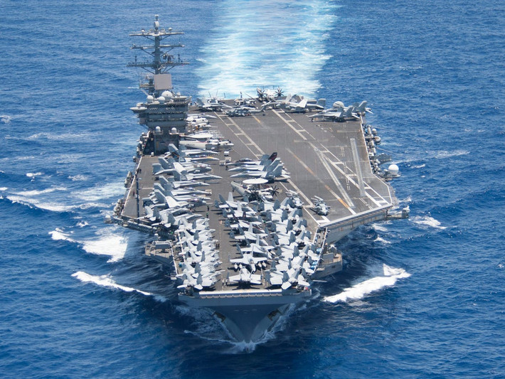 Tàu sân bay Nimitz đại diện cho sức mạnh Hải quân Mỹ khi nó ra mắt vào những năm 1970; vòng đời 50 năm phục vụ của nó đã hết, nhưng Hải quân Mỹ liệu có dám loại biên trong lúc này, khi kinh phí giành cho hải quân đã bị “hút” vào các chương trình tàu chiến ven bờ, tiêm kích hạm tàng hình F-35C, tàu sân bay thế hệ tiếp theo USS Gerald Ford.