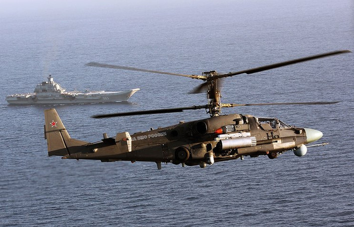 Trên thực tế, AH-64 có thể phá hủy được các tàu nhỏ ở cự ly ngắn, nhưng trực thăng Ka-52 có thể dễ dàng đánh chìm một tàu chở dầu với khoảng cách lên tới 130 km.