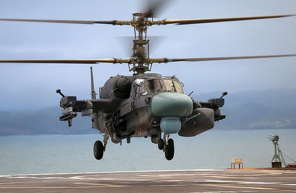 Ngoài ra, với phiên bản Ka-52K Alligator được trang bị cho hải quân Nga, máy bay được thiết kế để trở thành máy bay tấn công mặt nước, được trang bị tên lửa chống hạm Kh-35 Uran.