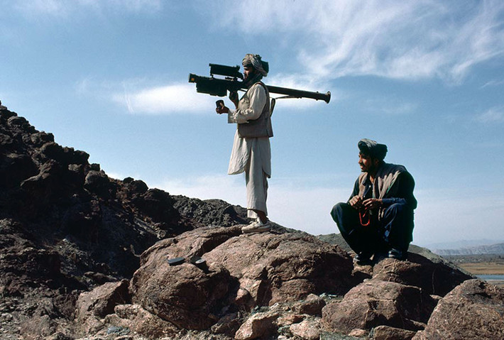 Vào tháng 10/2001, khi quân đội Mỹ bắt đầu can thiệp vào Afghanistan, một số người cho rằng, AC-130 có thể bị tên lửa phòng không di động FIM-92 Stinger của Mỹ tấn công.