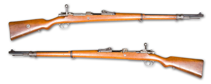Trong số những mẫu súng trường của các bên tham chiến, đứng đầu là khẩu Gewehr 98 của quân đội Đức do Mauser phát minh ra. Gewehr 98 của Mauser vẫn là một trong những súng trường bắn tỉa tốt nhất trong thời đại của nó.