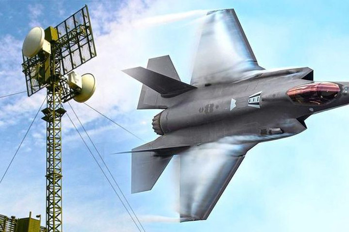 Lý do để Lowes đưa ra lời khuyên trên là trên cơ sở phân tích khả năng radar chống mục tiêu tàng hình của quân đội Nga, đã có thể bắt mục tiêu tàng hình; nên đặc tính tàng hình của tiêm kích F-35 không có nhiều lợi thế.
