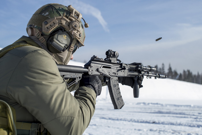 Văn phòng báo chí của Kalashnikov cho biết, thiết kế hiện tại và cũng là thiết kế cuối cùng của AK-12, dựa trên phản hồi từ các cuộc thử nghiệm thực địa, được thực hiện trước ARMY 2020.