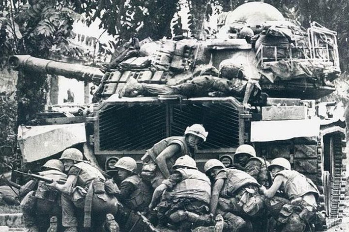 Sau nhiều lần thử nghiệm, giàn thun bắn lựu đạn đã phát huy hiệu quả chiến đấu rất cao. Bọn địch kinh hoàng vì bất ngờ lựu đạn từ trên trời rơi xuống, không biết đằng nào mà đối phó.