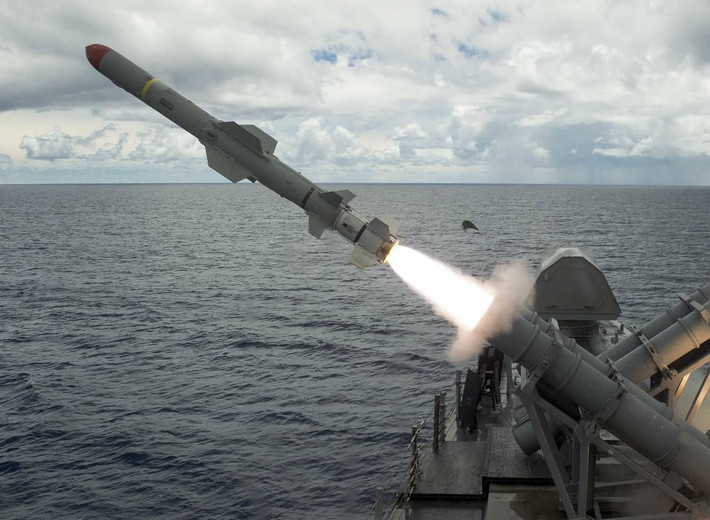 Mỹ chấp thuận bán 16 ngư lôi hạng nhẹ MK 54 và 10 tên lửa phóng từ trên không AGM-84L Harpoon Block II cho Ấn Độ với giá 155 triệu USD. Theo Cơ quan Hợp tác An ninh Quốc phòng Mỹ, số vũ khí này được bán để tăng cường khả năng tương tác giữa quân đội Ấn Độ với quân đội Mỹ và các đồng minh khác.