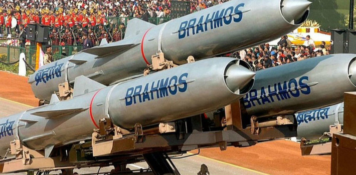 Năm ngoái, Ấn Độ cũng đã thử nghiệm tên lửa hành trình có tốc độ siêu thanh BrahMos phiên bản hải quân, từ quần đảo Andaman và Nicobar. Loại tên lửa chống hạm này hiện đang được biên chế trong cả hải quân, không quân và lục quân của Quân đội Ấn Độ. Nguồn ảnh: Forces