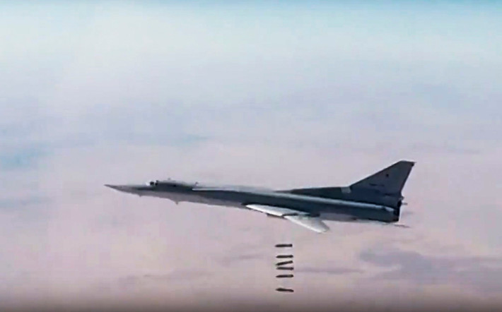 Cuộc xung đột tại Syria cũng là cơ hội để Nga và nhất là VVS thử nghiệm các loại vũ khí hiện có trong biên chế và vũ khí mới, bao gồm từ máy bay ném bom chiến lược, chưa từng thả vũ khí trong hơn 60 năm và các nguyên mẫu máy bay chiến đấu tàng hình.