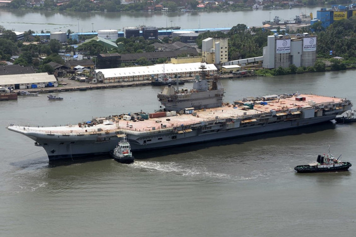 INS Vikrant cũng là tàu sân bay Ấn Độ thứ hai được đặt theo tên Vikrant. Chiếc tàu sân bay tiền nhiệm của nó mang tên này, là tàu sân bay được đưa vào sử dụng cách đây 50 năm. Đóng vai trò quan trọng trong Chiến tranh Ấn Độ - Pakistan lần thứ ba (1971). 