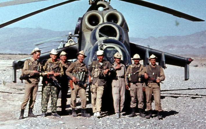 Hiện tại Chính phủ Afghanistan hoàn toàn thân Mỹ, thực chất là do Mỹ dựng lên và Kabul đã phụ thuộc vào Mỹ quá lâu; họ quá ít chú ý đến các mối quan hệ với các nước không thuộc phương Tây, đó là lý do tại sao giờ đây Nga khó có thể trợ giúp.