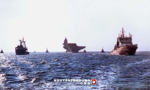 Đến tháng 6/2000, mọi thứ đã sẵn sàng; bốn động cơ của tàu Varyag được đóng gói trong niêm phong dầu mỡ (chúng vẫn chưa được lắp đặt), cùng vài tấn bản vẽ thiết kế, đã được gửi qua đường bộ tới Trung Quốc bằng xe lửa liên vận và một công ty lai dắt của Hà Lan đã sẵn sàng kéo con tàu dài 306 mét tới Trung Quốc.