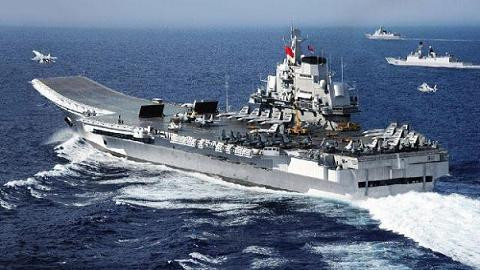 Lớp tàu sân bay Liêu Ninh của Trung Quốc khó có thể sánh ngang với tàu sân bay của Mỹ, ngoài số lượng máy bay ít hơn, tàu cũng không sử dụng động cơ hạt nhân, động cơ tuabin hơi nước của tàu rất dễ bị hỏng và đường băng kiểu nhảy cầu, hạn chế số vũ khí và nhiên liệu mà máy bay có thể mang theo.