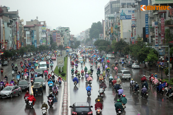 Đường Trường Chinh bắt đầu ùn tắc tại nút thắt cổ chai lúc 8h20.