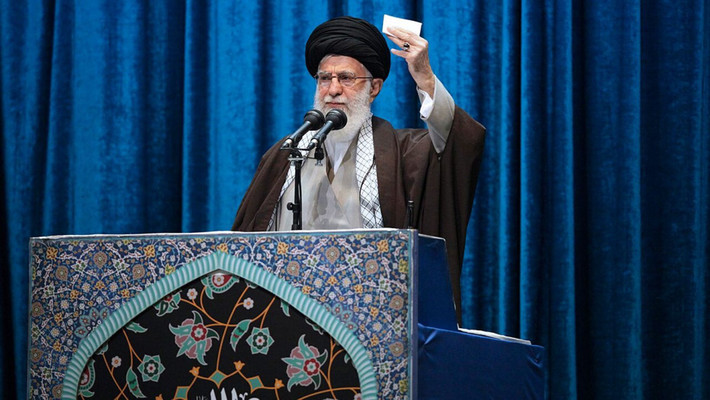Tờ Fox News bình luận rằng "quan hệ giữa Mỹ và Iran luôn cân bằng trên lưỡi dao, và chỉ cần một chút thiếu kiềm chế của cả hai bên, có thể trở thành chiến tranh và tình hình trở nên tồi tệ hơn nhiều".