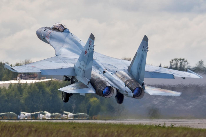 Trong danh sách các tiêm kích đắt đỏ nhất, phải nhắc tới Sukhoi Su-35 Flanker E có giá 85 triệu USD. Máy bay chiến đấu của Nga có tiếng là rẻ nhưng Su-35 thì không. Trên thực tế, giá xuất khẩu của nó còn lớn hơn cả Su-57, máy bay chiến đấu thế hệ thứ 5 mới nhất của Nga.