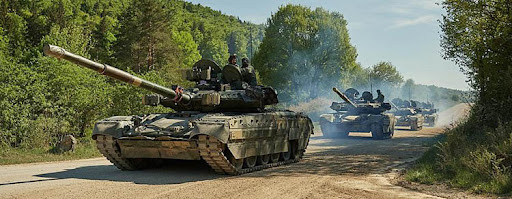 Do yêu cầu trang bị quốc phòng của Ukraine nhỏ hơn nhiều so với Nga, và các lực lượng vũ trang của Ukraine không sử dụng T-84 trong vai trò chiến đấu, nên Quân đội Ukraine hiện chỉ trang bị ít hơn nửa tá T-84; tuy nhiên nguyên nhân một phần là do số lượng T-84 mà Ukraine sản xuất quá nhỏ.