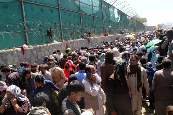 Ngay cả sau 40 năm chiến tranh, nhiều người không nghĩ rằng người Afghanistan đã phải trải qua một quá trình chuyển đổi bấp bênh đến thế, bị bao phủ bởi bóng tối và u ám đến mức sợ hãi. Một tương lai bất định đang chờ đợi phía trước.