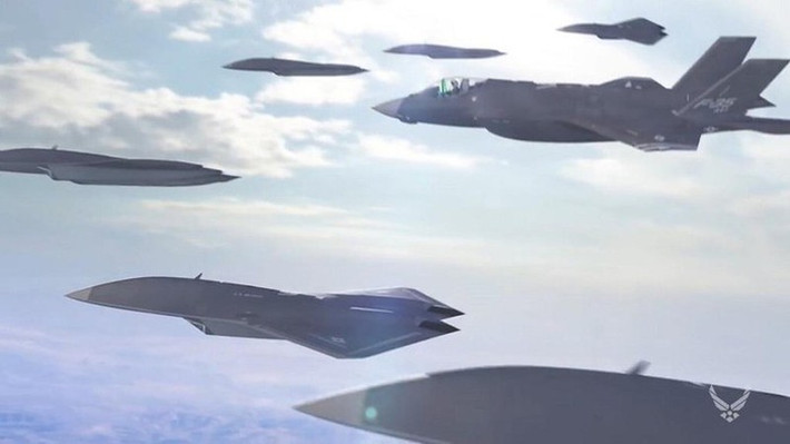 UAV XQ-58A Valkyrie đã hoàn thành chuyến bay thử nghiệm thứ sáu vào đầu năm 2021. Dự án XQ-58A, nằm trong chương trình máy bay không người lái trang bị trí tuệ nhân tạo (AI) Skyborg, sẽ đảm nhận vai trò tiên phong trong đội hình chiến đấu, dọn đường cho F-35 và F-22 hủy diệt mục tiêu. Nguồn ảnh: QQ.