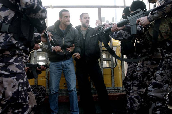 Vào năm 2009, Mossad đã thành lập một đội ám sát tại địa điểm dự kiến cho vụ ám sát Fakhrizadeh. Tuy nhiên, nhiệm vụ đã bị hủy bỏ vào giây phút cuối cùng, sau khi Mossad nghi ngờ kế hoạch bị lộ. Cơ quan này đã mất thêm một thập kỷ để lập kế hoạch và thực hiện vụ ám sát ông ta.