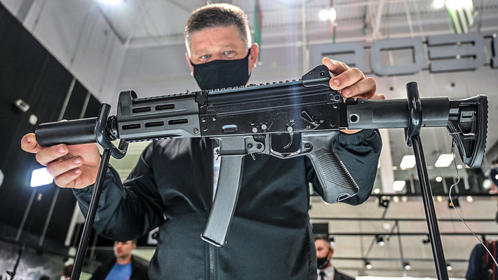 Vào tháng 8 năm ngoái, súng tiểu liên PPK-20 cùng với các sản phẩm của gia đình Kalashnikov trước đó, đã được trình diễn tại triển lãm Army-2020. Sau đó, vào tháng 10/2020, Kalashnikov đã công bố một video quảng cáo về loại vũ khí này, được thể hiện từ các góc độ khác nhau, cũng như một số đặc điểm kỹ chiến thuật của nó.