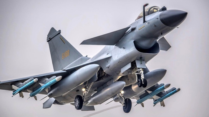 J-10C và Su-75 đều rất xứng đáng là máy bay chiến đấu hạng nhẹ tiên tiến và cùng với F-35 của Mỹ, cả ba đều là những ứng cử viên gần gũi cho danh hiệu máy bay chiến đấu một động cơ mạnh nhất thế giới.
