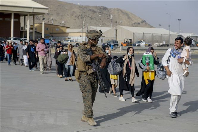Ông Biden đã biện minh về sự thất bại của việc Mỹ rút khỏi Afghanistan, ông cho rằng Trung Quốc và Nga sẽ không bao giờ dành hàng tỷ đô la và sự chú ý vào việc ổn định Afghanistan. Nhưng Nga và Trung Quốc tin rằng bằng cách tham gia vào Afghanistan, họ sẽ có vị thế tốt hơn để chống lại vị thế thống trị của Mỹ trong các vấn đề toàn cầu.