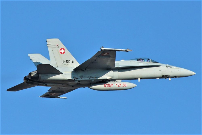 Thụy Sĩ đang tìm cách mua máy bay tàng hình F-35A vì các phương tiện hiện tại của Không quân Thụy Sĩ sẽ hết thời hạn phục vụ vào năm 2030. Hội đồng Liên bang đã tìm cách thay thế đội máy bay chiến đấu hiện tại và mua sắm một hệ thống phòng không tầm xa hiện đại hơn.