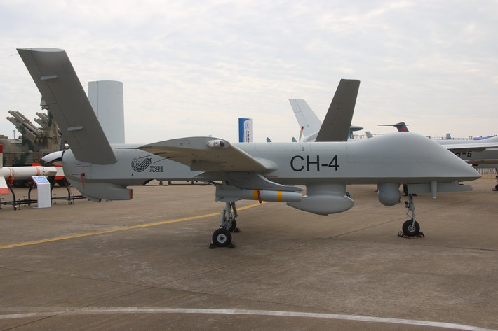 Một điều an ủi cho Iraq là UAV CH-4 không phải là trường hợp duy nhất gặp phải các vấn đề về bảo trì. Trước đó Iraq cũng mua 10 UAV ScanEagle nhỏ hơn từ hãng Insitu của Mỹ; nhưng do hợp đồng bảo trì với các nhà thầu Mỹ hết hiệu lực, nên các UAV ScanEagle gặp phải vấn đề về nhiễu tín hiệu. Nguồn ảnh: Sina.