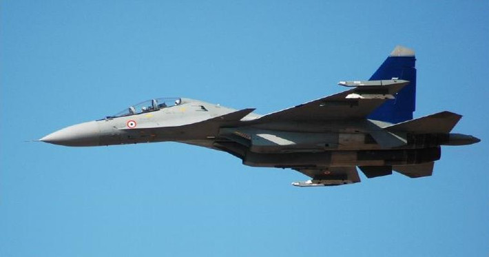 Công ty HAL trước đó đã đề xuất tiếp tục chế tạo thêm 3 phi đội tiêm kích Su-30MKI, và giá chỉ bằng 1/3 chiếc Rafale mua của Pháp. Sau đó, HAL đề xuất nâng cấp các máy bay chiến đấu Su-30 hiện có với hệ thống điện tử hàng không hiện đại hơn, gọi nó là chương trình Super Sukhoi.