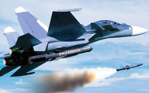 Ai cũng phải khẳng định rằng, Su-30MKI hiện là một trong những máy bay chiếm ưu thế trên không, cũng như tiến công mặt đất, mặt biển tốt nhất. Nếu Su-30MKI được nâng cấp lên tiêu chuẩn “Super Sukhoi”, nó sẽ gần như vô song, mà không loại chiến đấu cơ nào của Ấn Độ có thể sánh được. Nguồn ảnh: QQ.