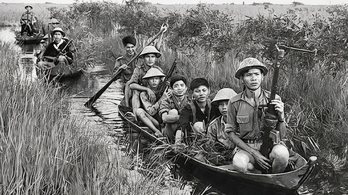 Ông được chỉ định làm Phân đội trưởng Phân đội 1 (gồm 36 người) của Giải phóng quân, trấn giữ tại cửa Thuận An. Tại đây, ông đã chỉ huy bao vây chiếc tàu đầu tiên của Pháp định quay lại chiếm Huế, bắt sống một đại úy Pháp, đại đội trưởng thuộc Trung đoàn do tướng Alessandri chỉ huy.