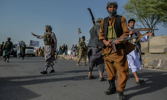 Trong số các cáo buộc có thông tin cho rằng, các chiến binh Taliban thậm chí đã tiến hành khám xét từng nhà đối với các quan chức và những người khác từng làm việc với Mỹ và NATO. Đồng thời tấn công các nhà báo và đàn áp các cuộc biểu tình ôn hòa của phụ nữ.