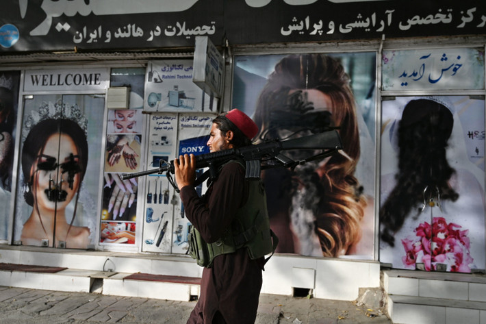 Bất chấp những tuyên bố điều tra vụ giết cảnh sat Negar và Taliban phủ nhận đang thực hiện các vụ giết người trả thù, Taliban cũng nói rõ rằng họ không quan tâm đến việc hỗ trợ quyền của phụ nữ. Các môn thể thao của phụ nữ đã chấm dứt, phụ nữ chỉ có thể tham gia các trường học hoàn toàn tách biệt với nam giới.