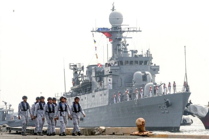 Đây là tàu hộ vệ đa dụng, sau đó đổi tên thành tàu BRP Conrado Yap (PS 39). Ngoài các tàu đã qua sử dụng, Chính phủ Philippines có kế hoạch mua 2 tàu hộ vệ đóng mới, theo phỏng đoán sẽ do tập đoàn công nghiệp nặng Hyundai (HHI) đóng tại Hàn Quốc, trị giá 596 triệu USD.