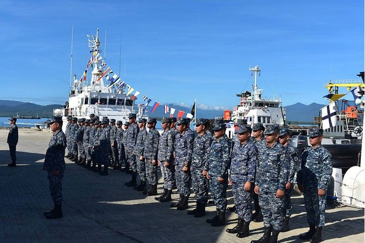 Trong những năm gần đây, Lực lượng cảnh sát biển Philippines đã được tăng cường. Theo Trung tá chỉ huy lực lượng cảnh sát biển Philippin - Jay Tristan Tarriela, nguồn nhân lực đã tăng lên 23.000 người, vượt cả lực lượng Hải quân Philippin khi chỉ có 14.000 thủy thủ thường trực.