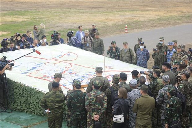 Tổng thư ký NATO kêu gọi Nga và các bên liên quan đến các cuộc tập trận, nên "hành xử theo cách có thể đoán trước được" và phàn nàn rằng, Bộ Quốc phòng Nga đã không mời các quan sát viên phương Tây tham gia cuộc diễn tập?