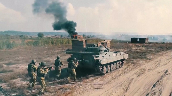 Nhìn chung, cuộc tập trận Zapad-2021 trông có vẻ lớn hơn, nhưng quy mô của nó không thể được gọi là đặc biệt. Các cuộc diễn tập chung như vậy được thực hiện theo một hình thức khác nhau hai năm một lần và như các bộ trưởng quốc phòng của Nga và Belarus nhấn mạnh, về bản chất chỉ mang tính chất phòng thủ.