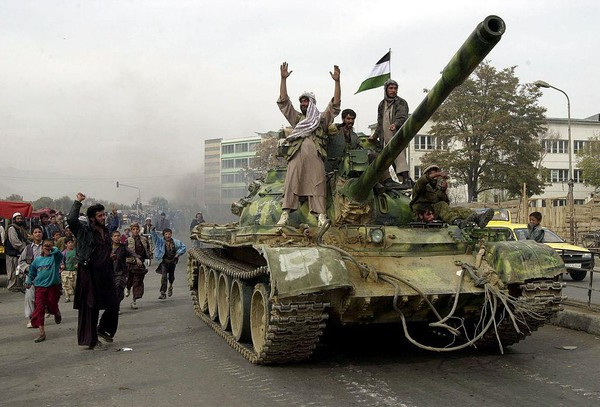 Nhóm này liên tiếp để mất lãnh thổ vào tay Taliban và nếu như không có sự can thiệp của Mỹ sau vụ khủng bố 11/9/2001, thì Taliban đã giành được chiến thắng toàn diện. Khi đó có ba quốc gia lớn trong khu vực ủng hộ Liên minh phương Bắc và nếu không có điều đó thì liên minh này đã sớm tan rã.