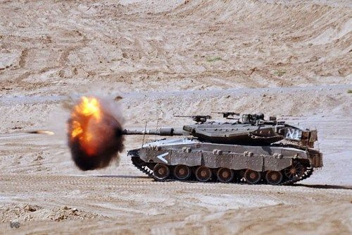 Nhưng sau cuộc chiến Trung Đông năm 1973, Israel bị nhiều quốc gia đồng minh cấm vận vũ khí và vào cuối thập niên 1970, nước này đã quyết định tự sản xuất các đạn pháo tăng. Việc khởi động dự án xe tăng Merkava đã dẫn đến sự cần thiết phải sản xuất đạn dược trong nước.