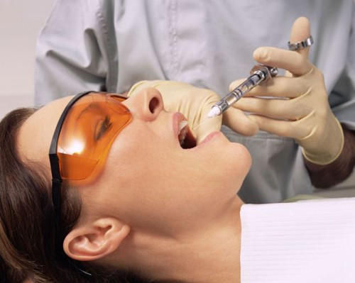 Các loại đồ uống có ga, cồn, quá nóng cũng không được uống trong 2h đầu tiên sau khi nhổ răng. Ảnh: benhvienranghammatsg.
