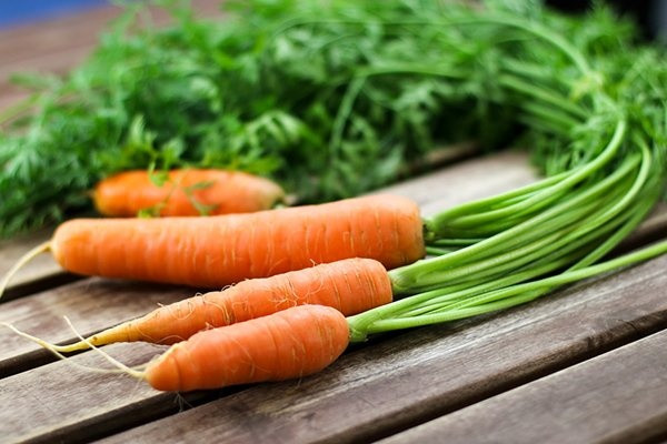 Bạn đã biết cà rốt tốt cho đôi mắt của bạn nhưng bạn có biết cà rốt cũng có thể làm nên điều kỳ diệu cho sức khỏe làn da của bạn không? Ảnh: vietnammoi.