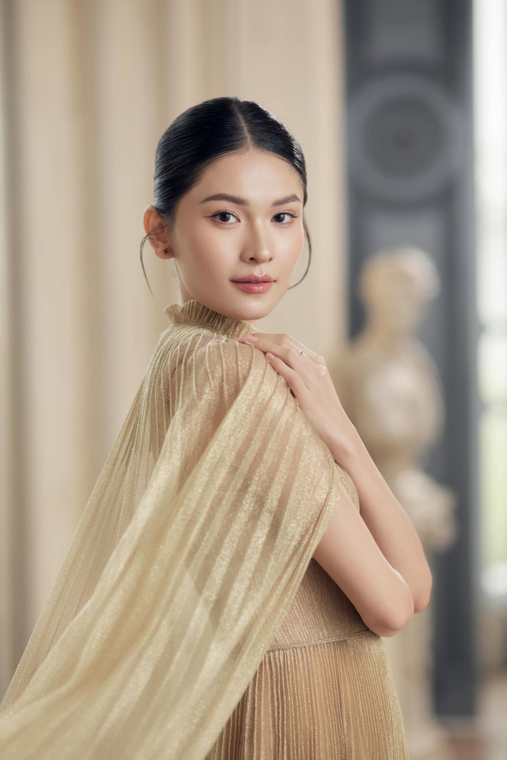 Hiện tại, Á hậu Thùy Dung được chồng ủng hộ tham gia các hoạt động giải trí. Cô là một MC song ngữ đắt show. Cô từng lấn sân lĩnh vực phim ảnh khi đóng phim "Ước mình cùng bay" của đạo diễn Phan Đăng Di. Ảnh: FB Á hậu Thuỳ Dung
