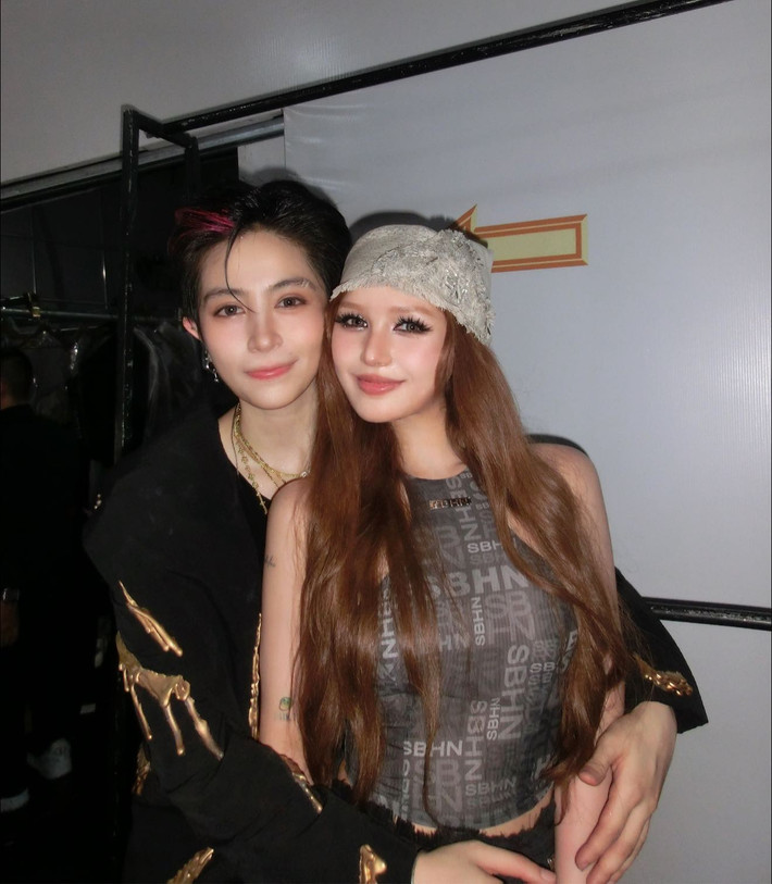 Tin tức sao Việt 17/4: Xoài Non tung ảnh tình tứ cùng Gil Lê trong hậu trường concert Chị đẹp. Ảnh: FB Phạm Trang